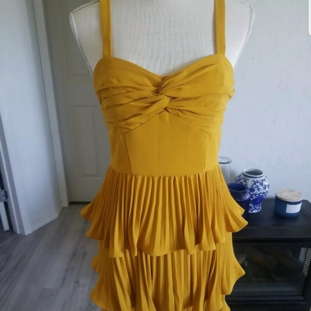 Gianni Bini size 4 vintage style mustard dress